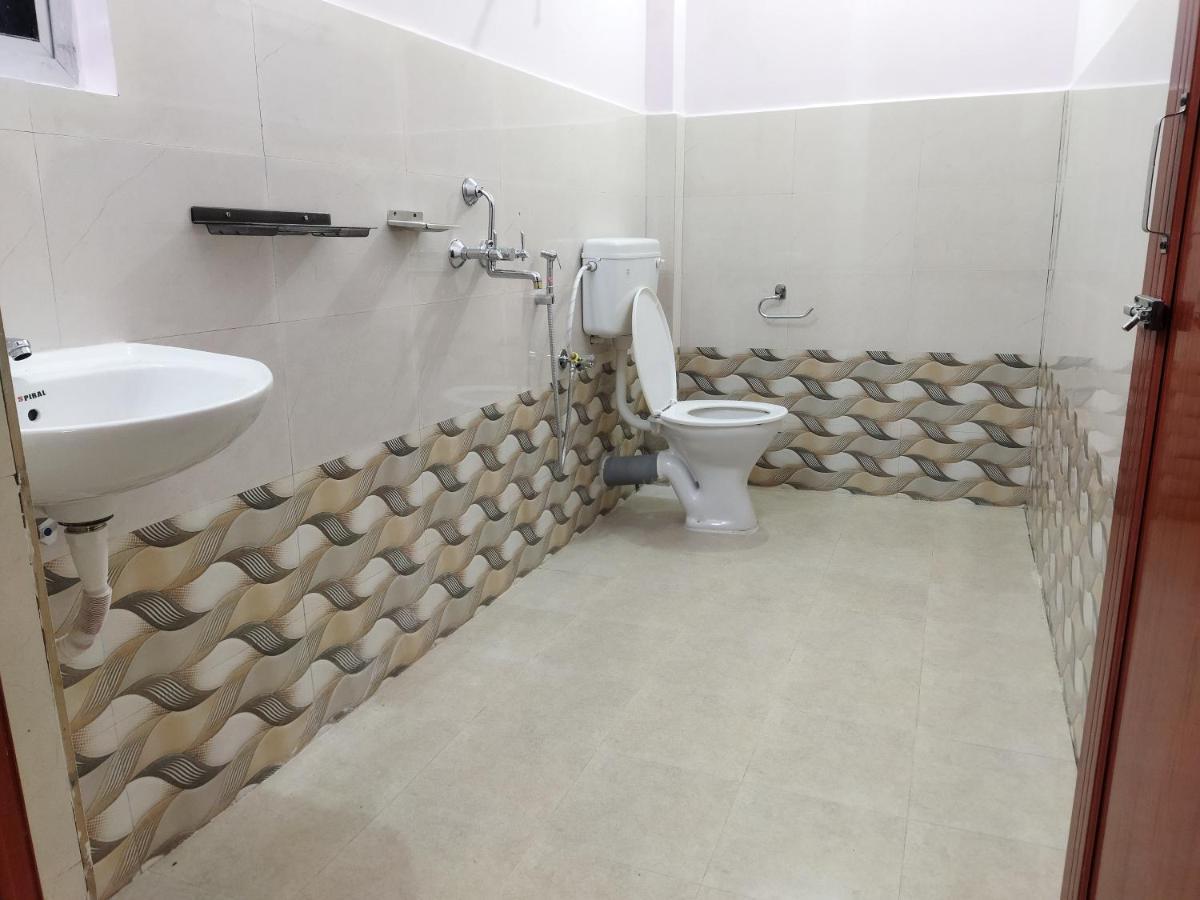 The Leisure Home Stay Shadipur Екстер'єр фото